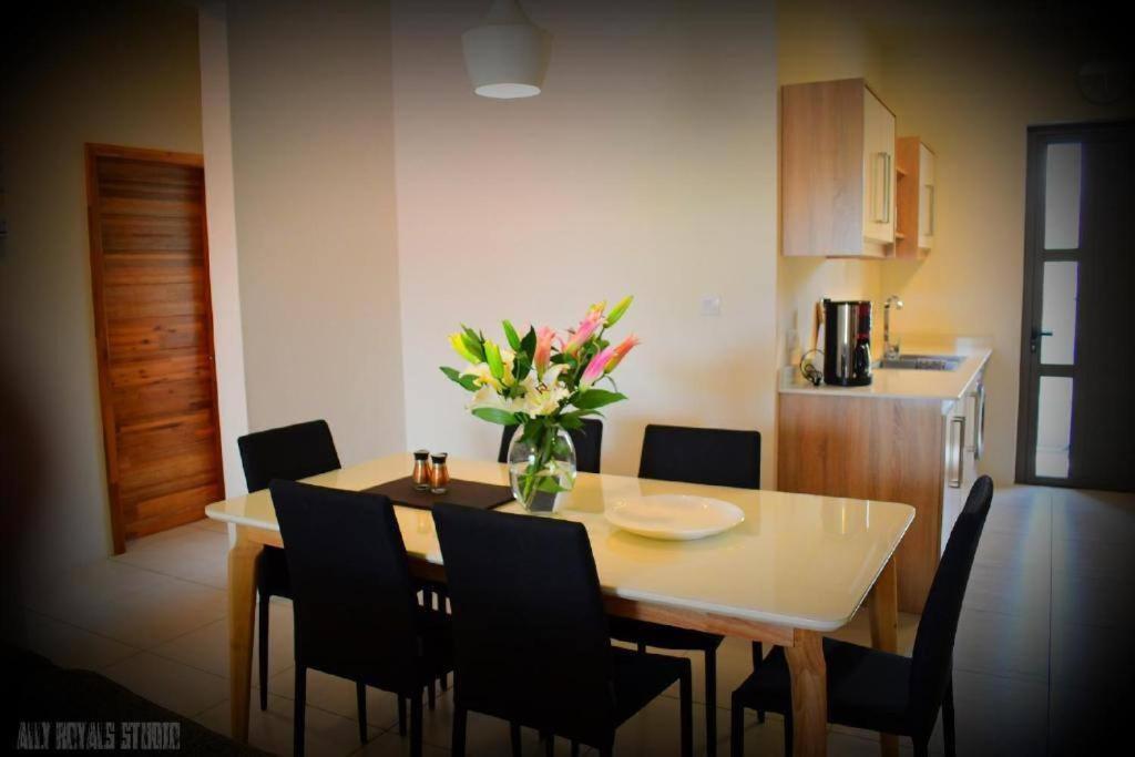 Modern And Cosy Condo: Westwood Apartments Flic en Flac Luaran gambar