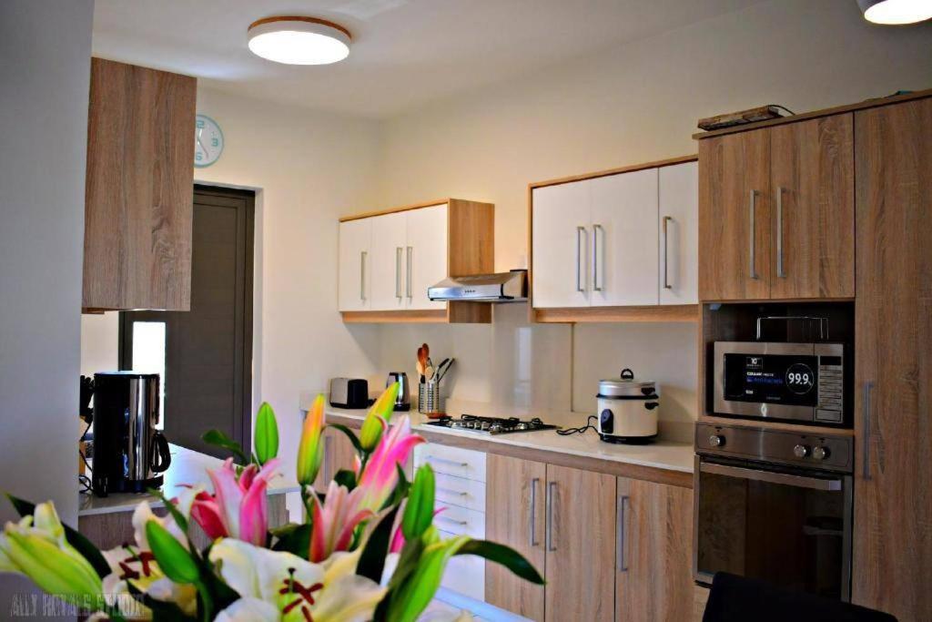 Modern And Cosy Condo: Westwood Apartments Flic en Flac Luaran gambar