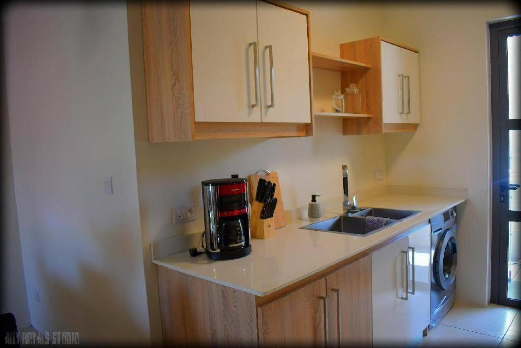 Modern And Cosy Condo: Westwood Apartments Flic en Flac Luaran gambar